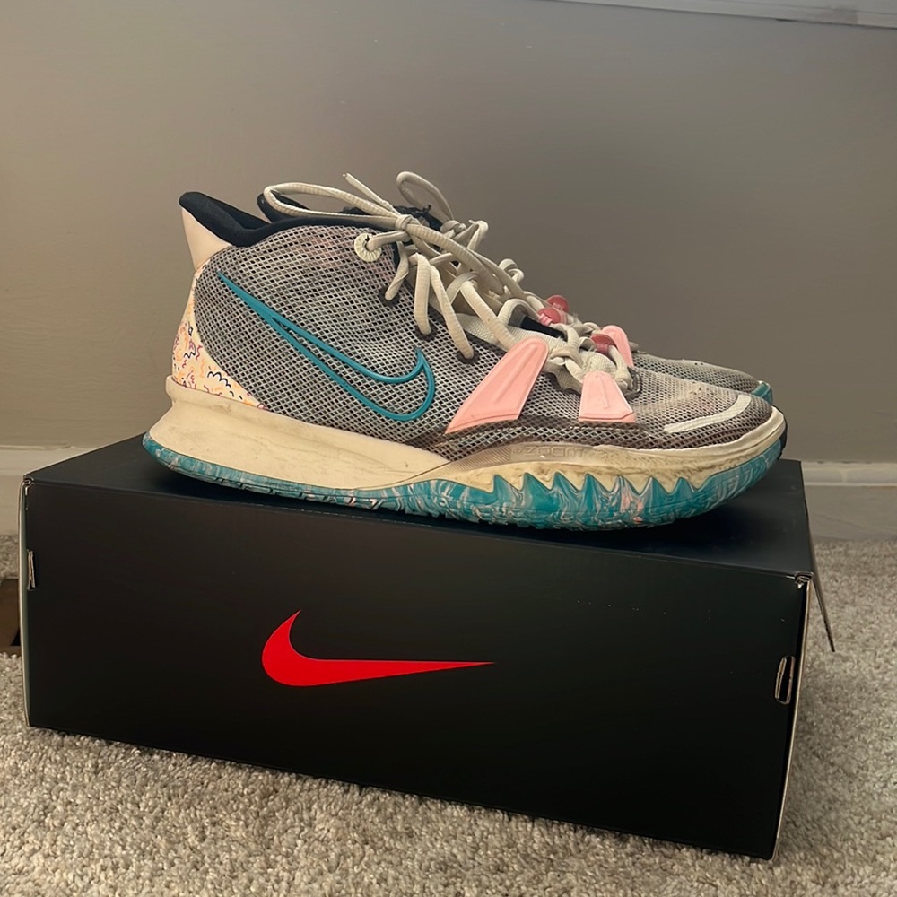 Kyrie 7